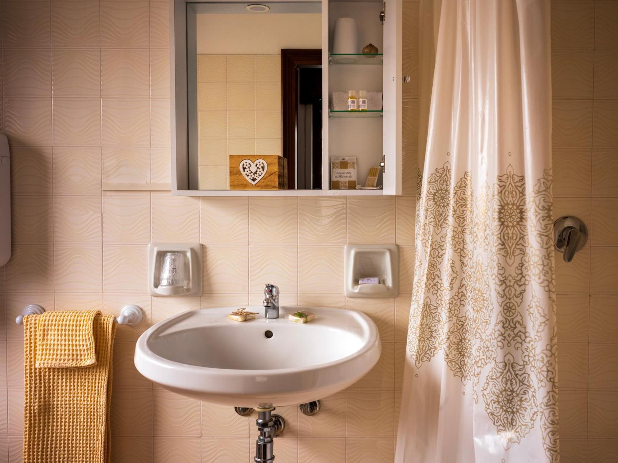 B&B La Vittoria Crone ภายนอก รูปภาพ