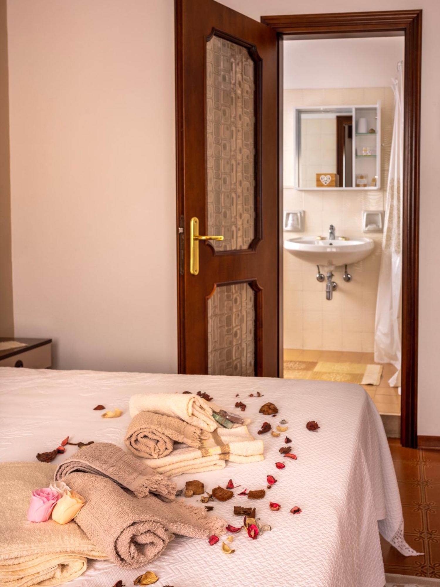 B&B La Vittoria Crone ภายนอก รูปภาพ